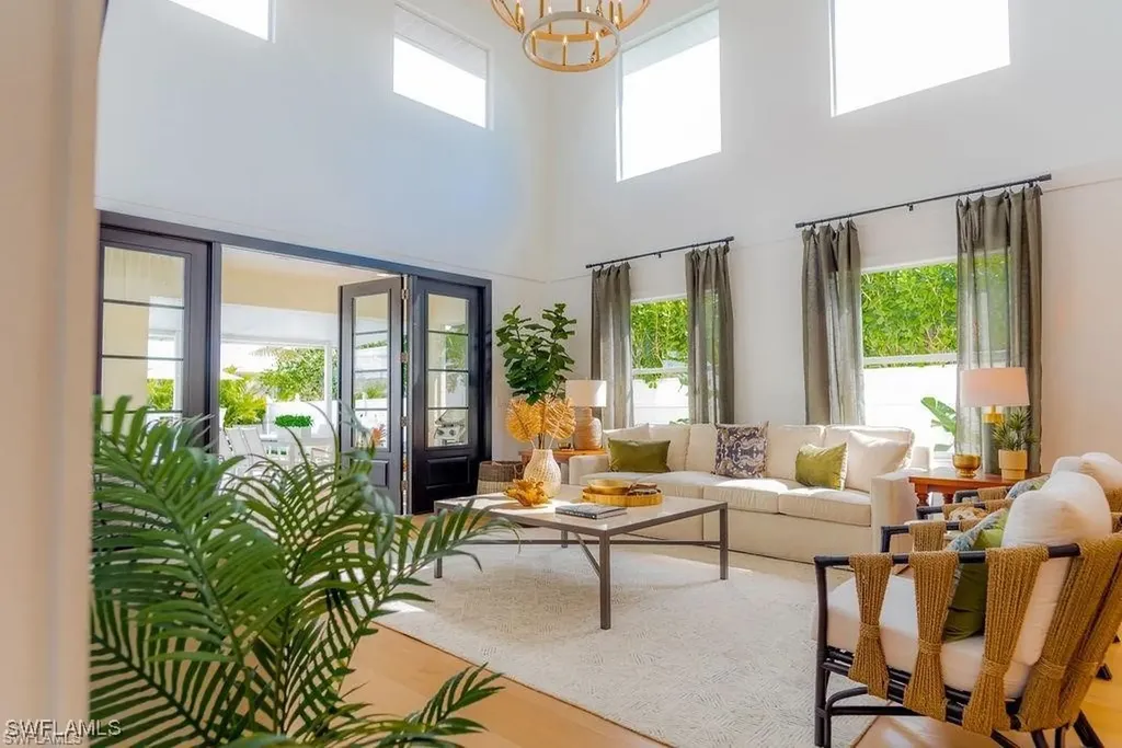 10082 Vanderbilt Drive Naples FL 34108