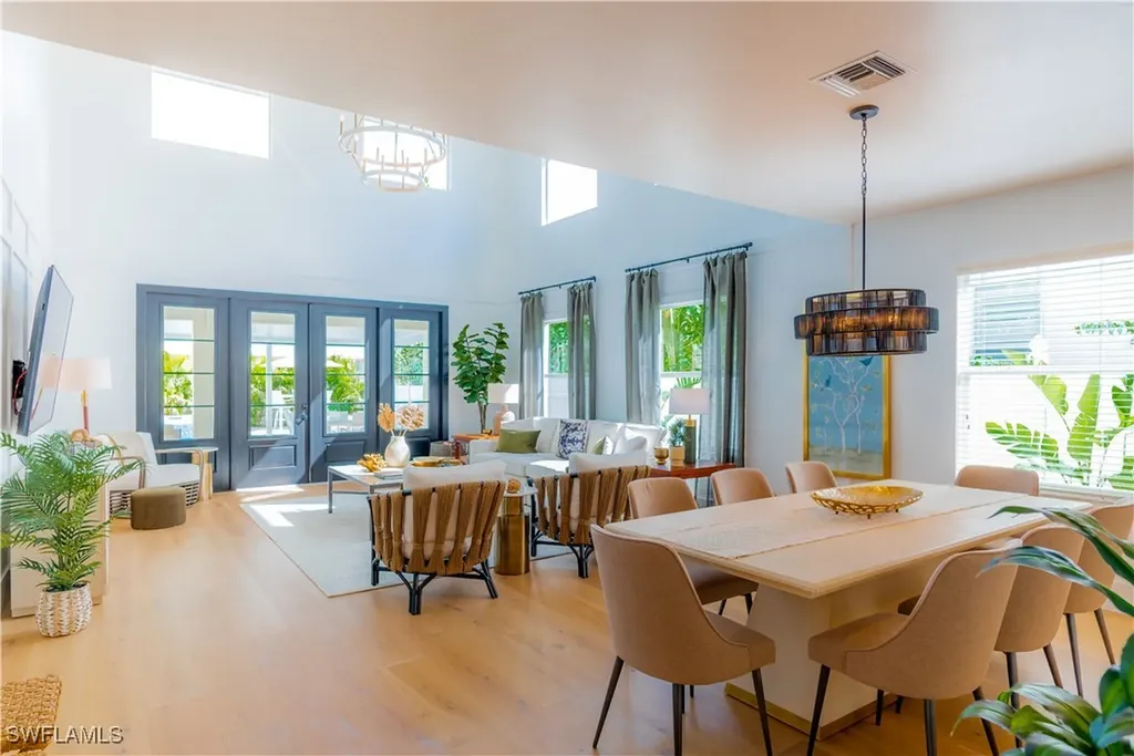 10082 Vanderbilt Drive Naples FL 34108