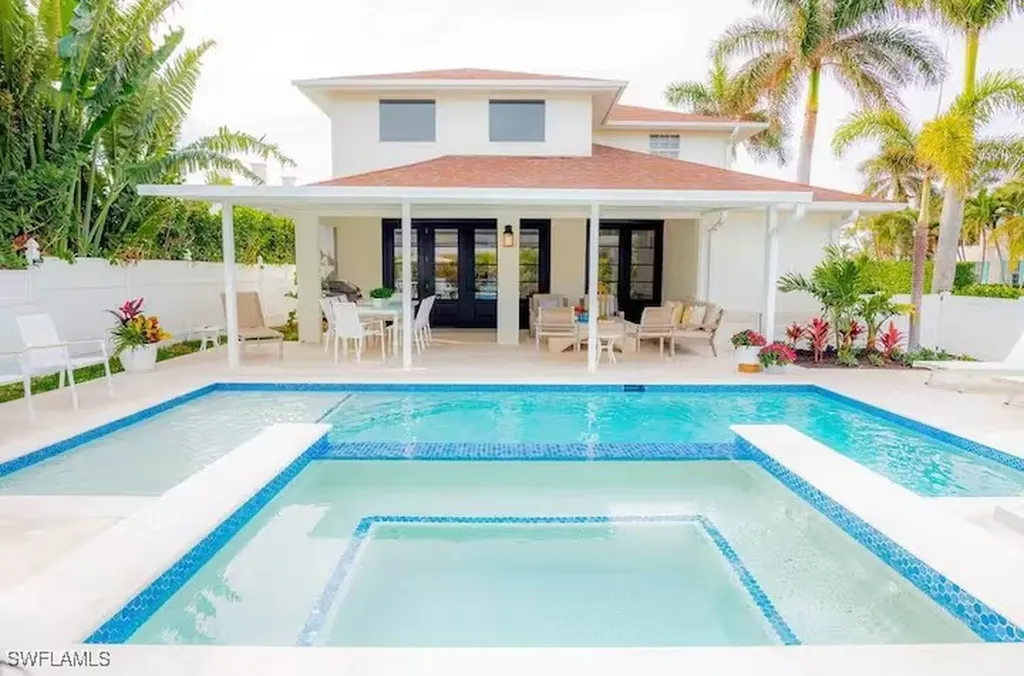 10082 Vanderbilt Drive Naples FL 34108
