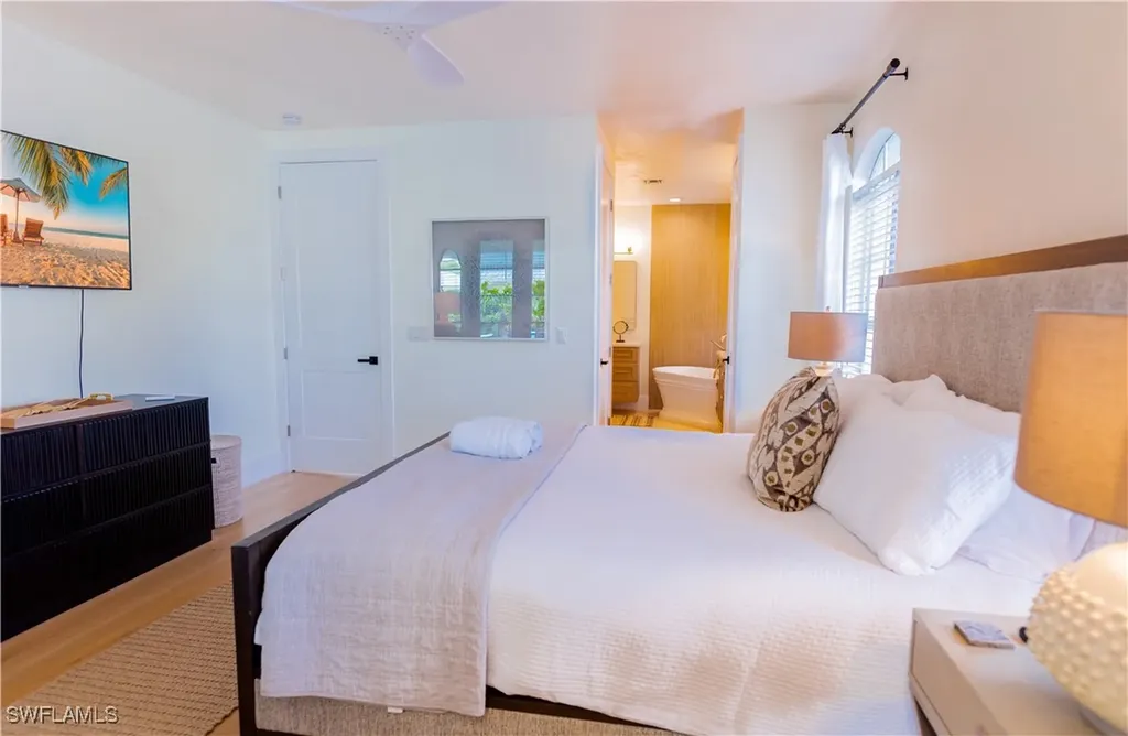 10082 Vanderbilt Drive Naples FL 34108