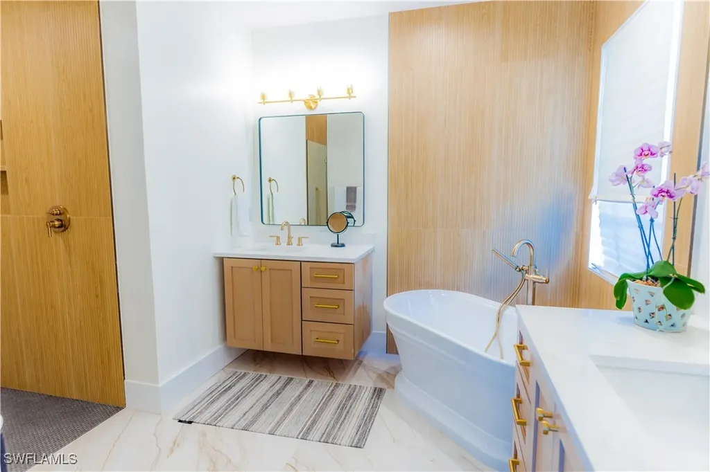10082 Vanderbilt Drive Naples FL 34108
