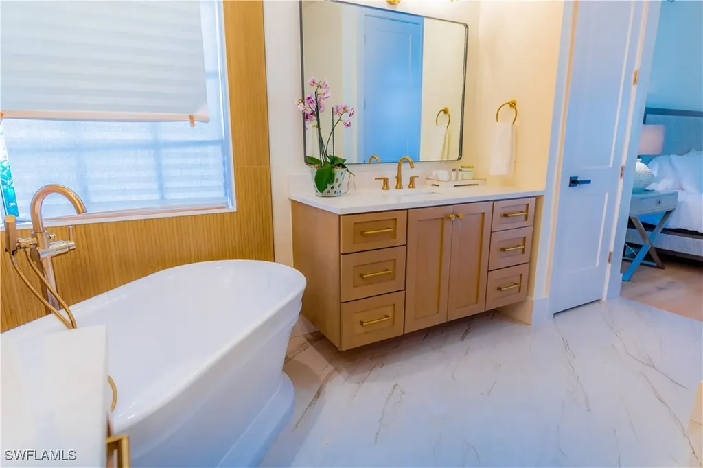 10082 Vanderbilt Drive Naples FL 34108