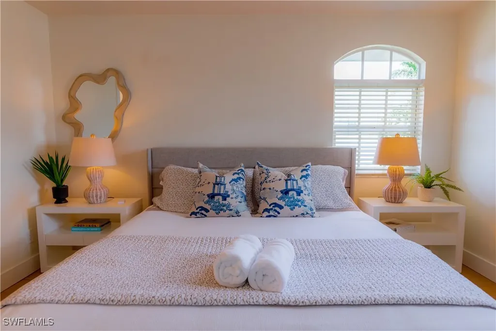 10082 Vanderbilt Drive Naples FL 34108