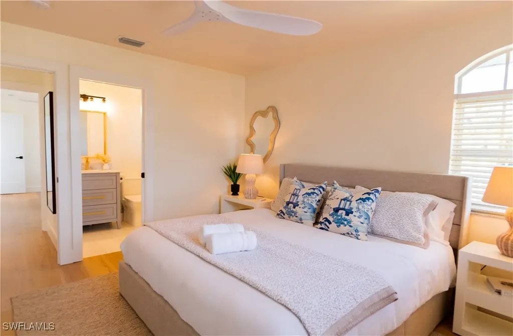 10082 Vanderbilt Drive Naples FL 34108