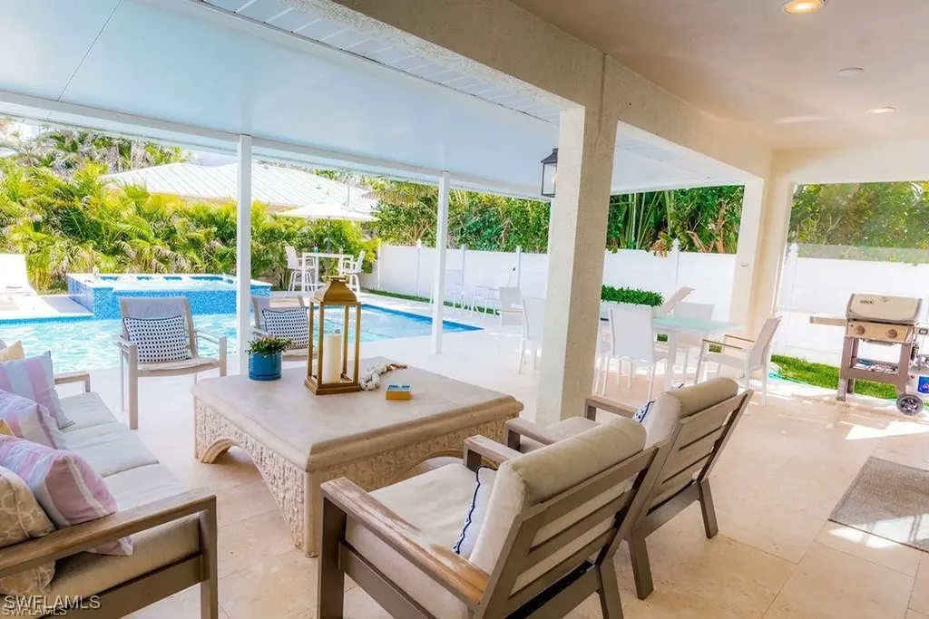 10082 Vanderbilt Drive Naples FL 34108