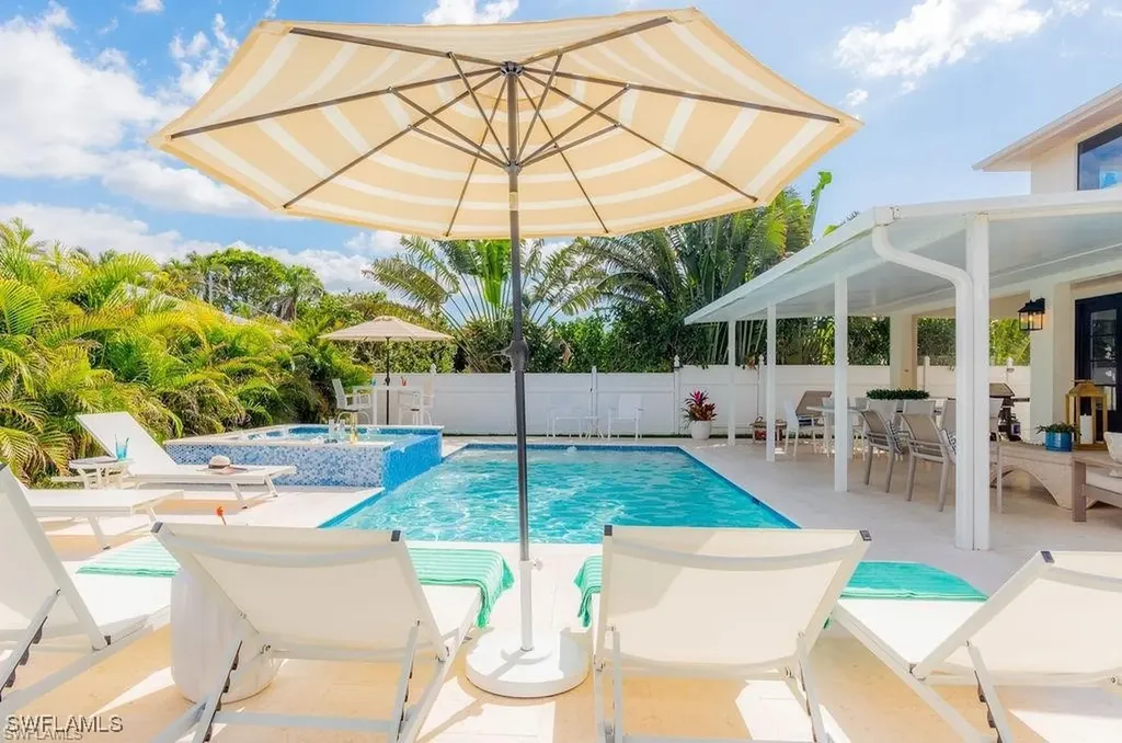 10082 Vanderbilt Drive Naples FL 34108
