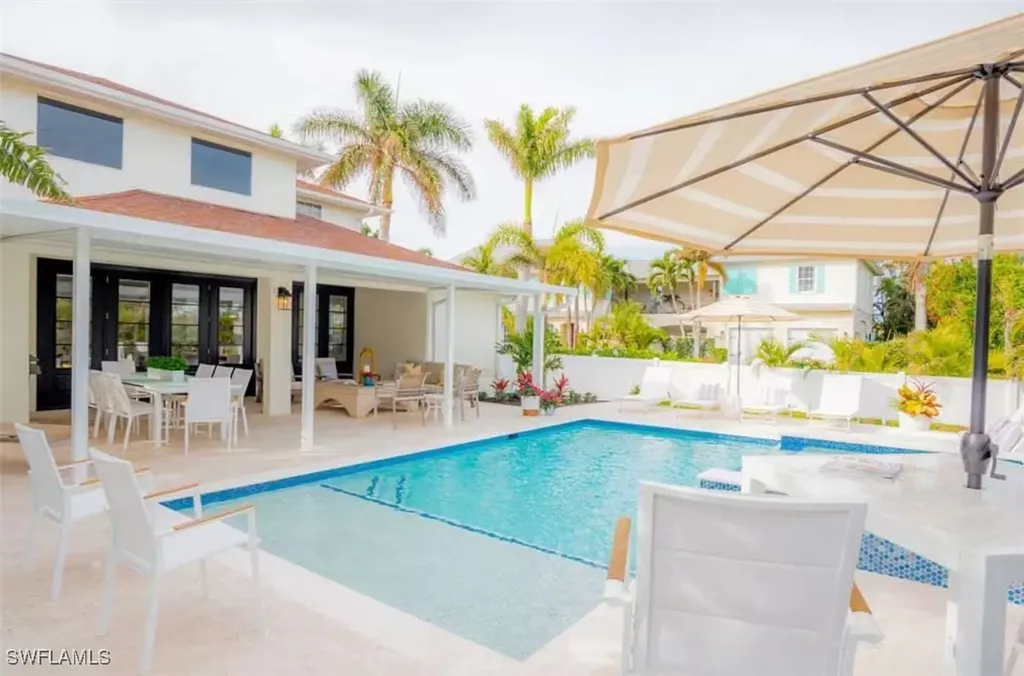 10082 Vanderbilt Drive Naples FL 34108