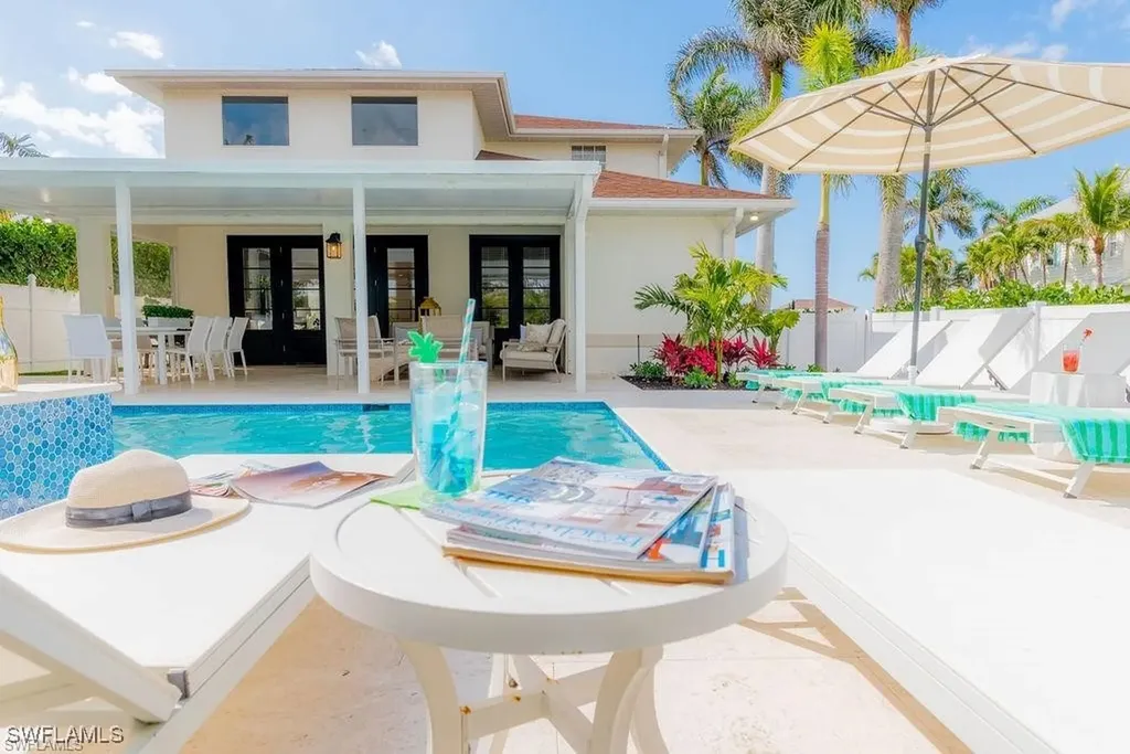 10082 Vanderbilt Drive Naples FL 34108
