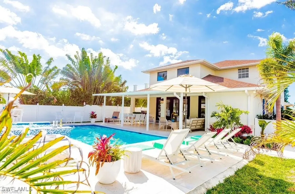 10082 Vanderbilt Drive Naples FL 34108