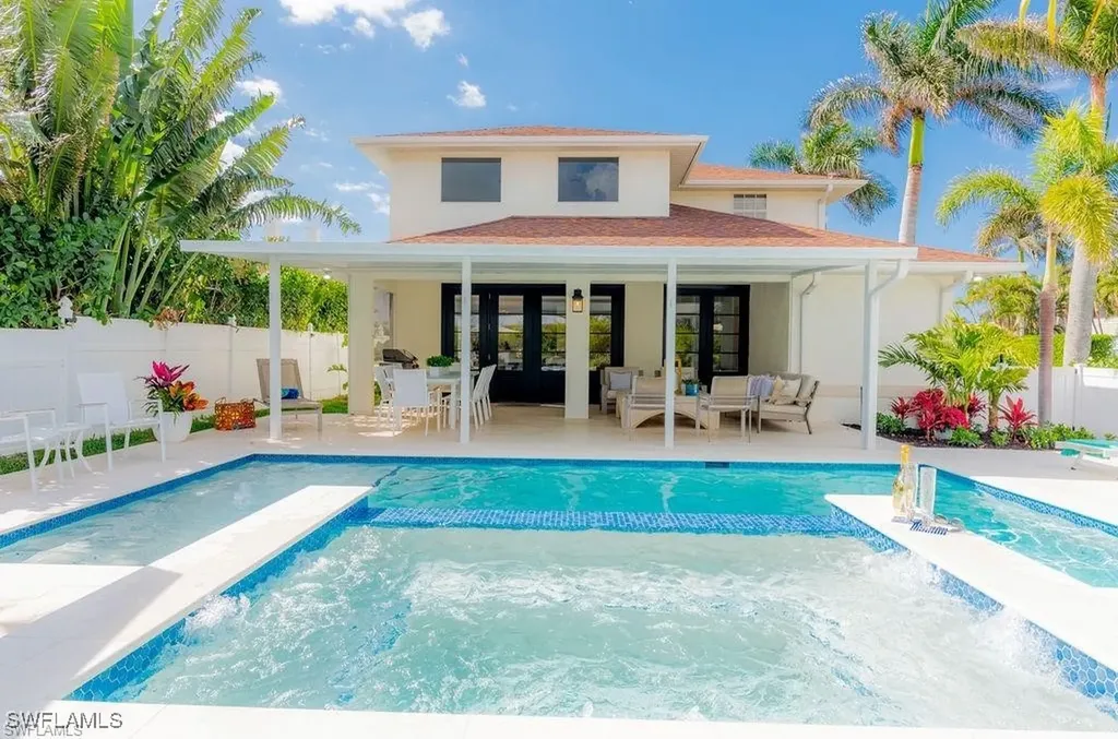 10082 Vanderbilt Drive Naples FL 34108