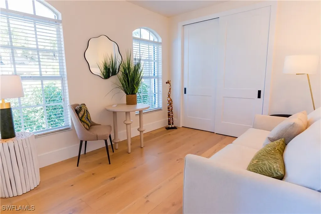 10082 Vanderbilt Drive Naples FL 34108