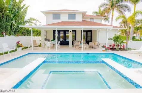 10082 Vanderbilt Drive Naples FL 34108