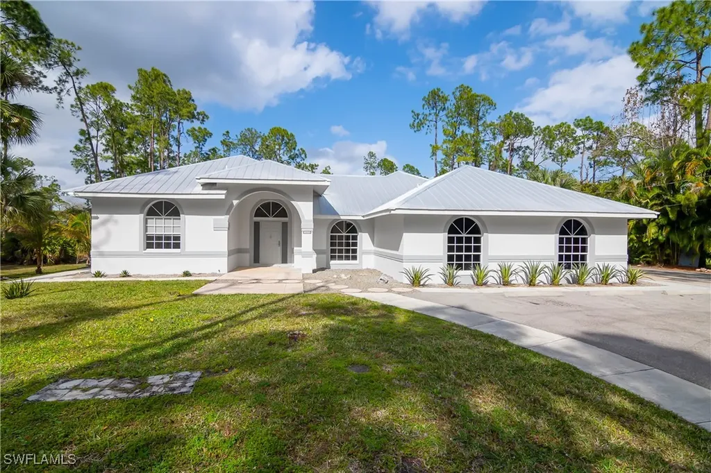 5099 Tallowood Way Naples FL 34116