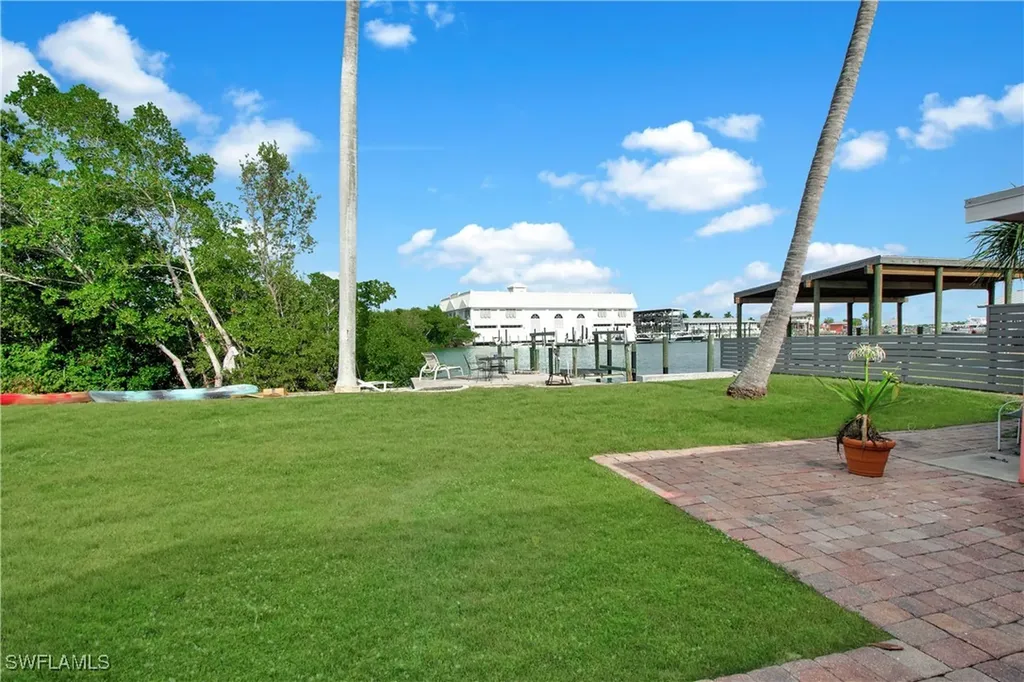 101 Pago Pago Drive E Naples FL 34113