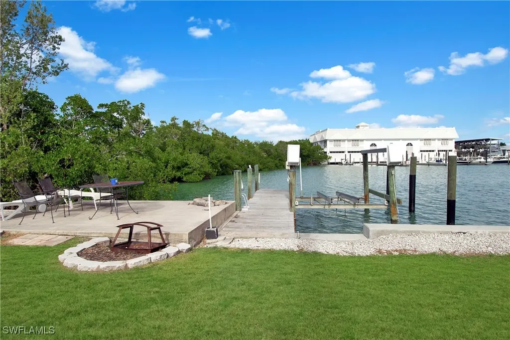 101 Pago Pago Drive E Naples FL 34113