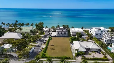 280 Gulf Shore Boulevard S Naples FL 34102