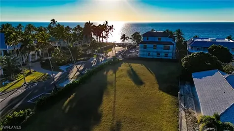 280 Gulf Shore Boulevard S Naples FL 34102