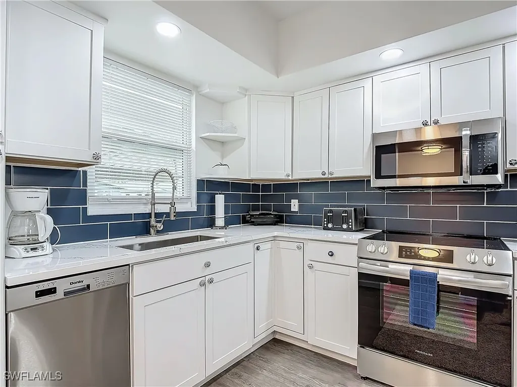 4613 SE 5th Avenue Cape Coral FL 33904