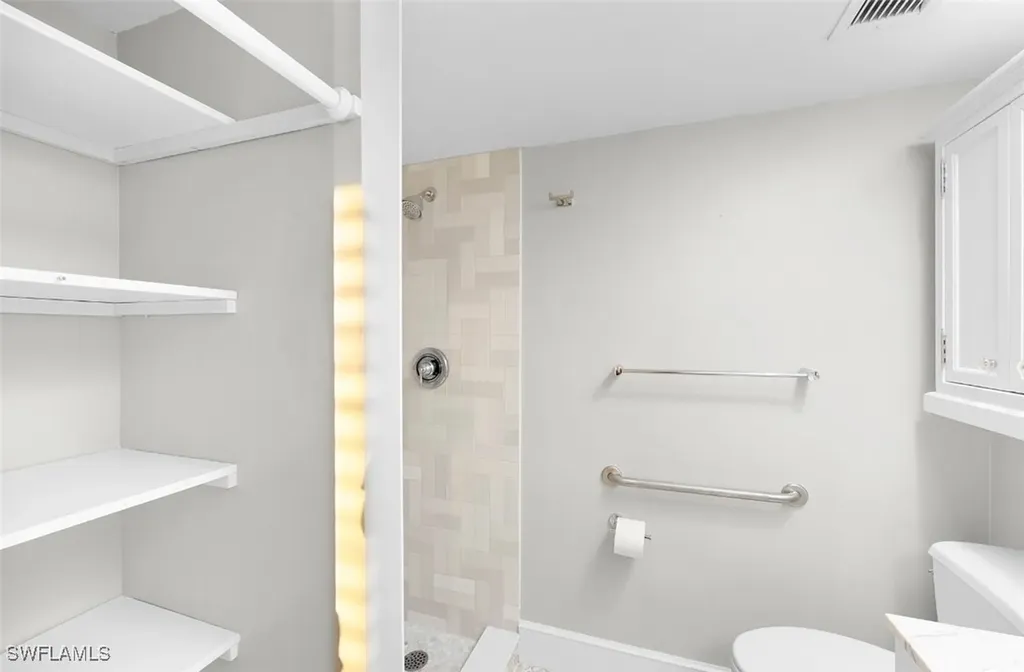 29 High Point Circle E Naples FL 34103