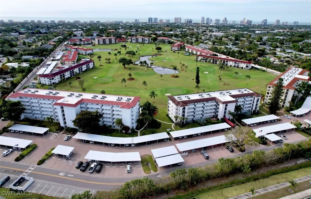 29 High Point Circle E Naples FL 34103