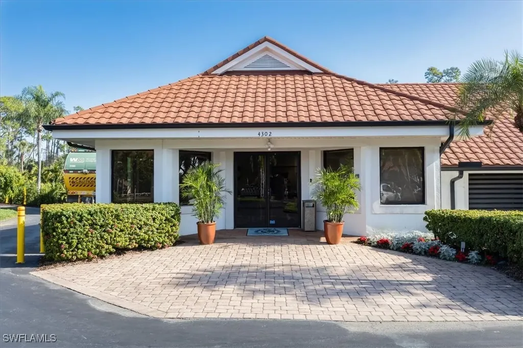 5940 Cranbrook Way Naples FL 34112