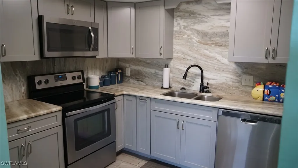 607 SE 47th Street Cape Coral FL 33904
