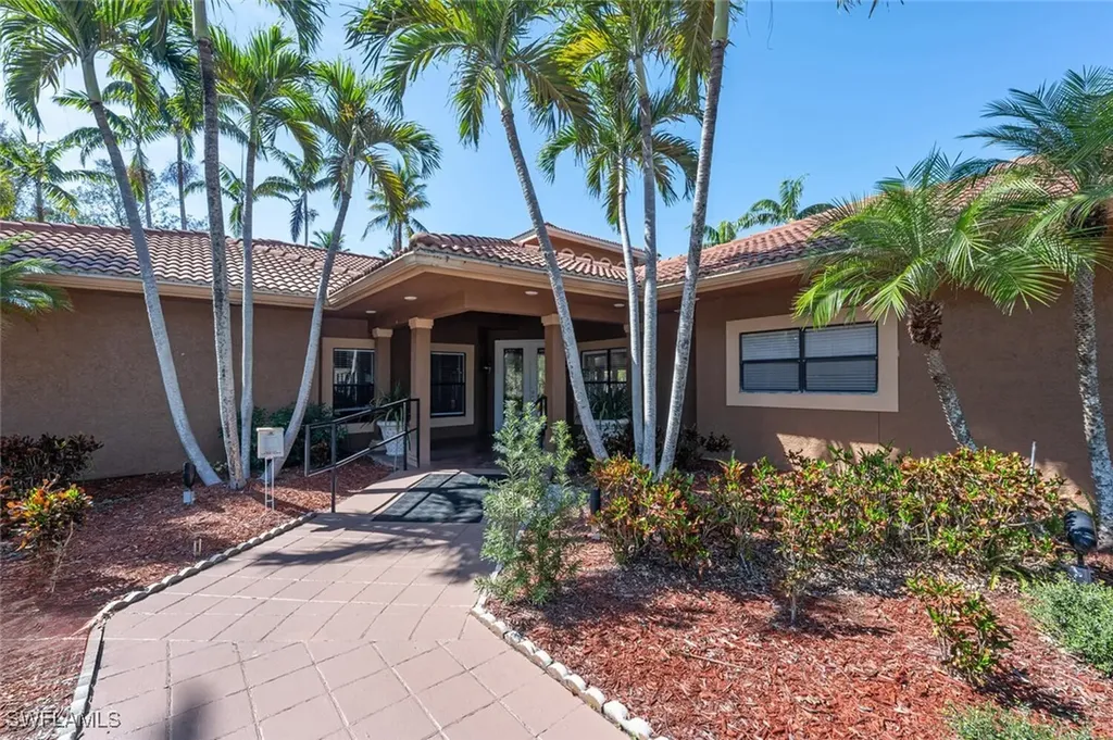 2190 Arbour Walk Circle Naples FL 34109