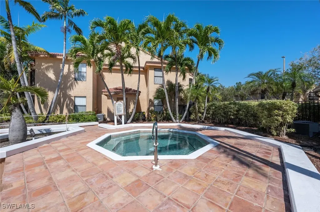 2190 Arbour Walk Circle Naples FL 34109