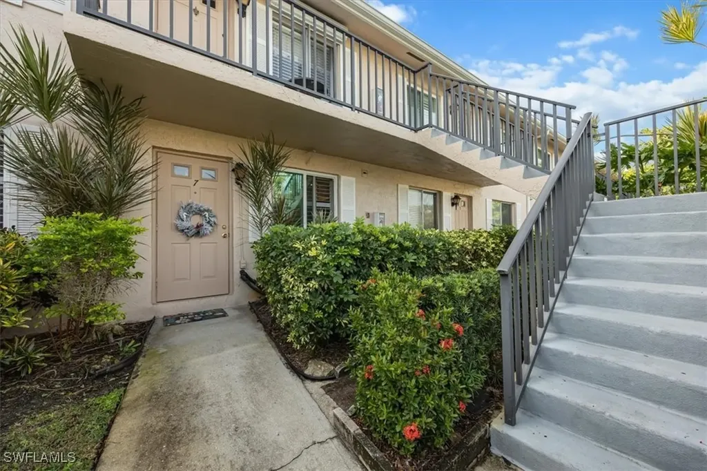 142 Palm Drive Naples FL 34112