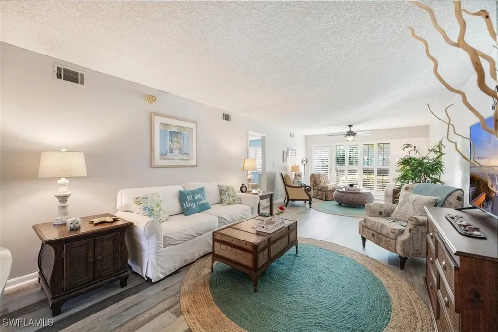 142 Palm Drive Naples FL 34112