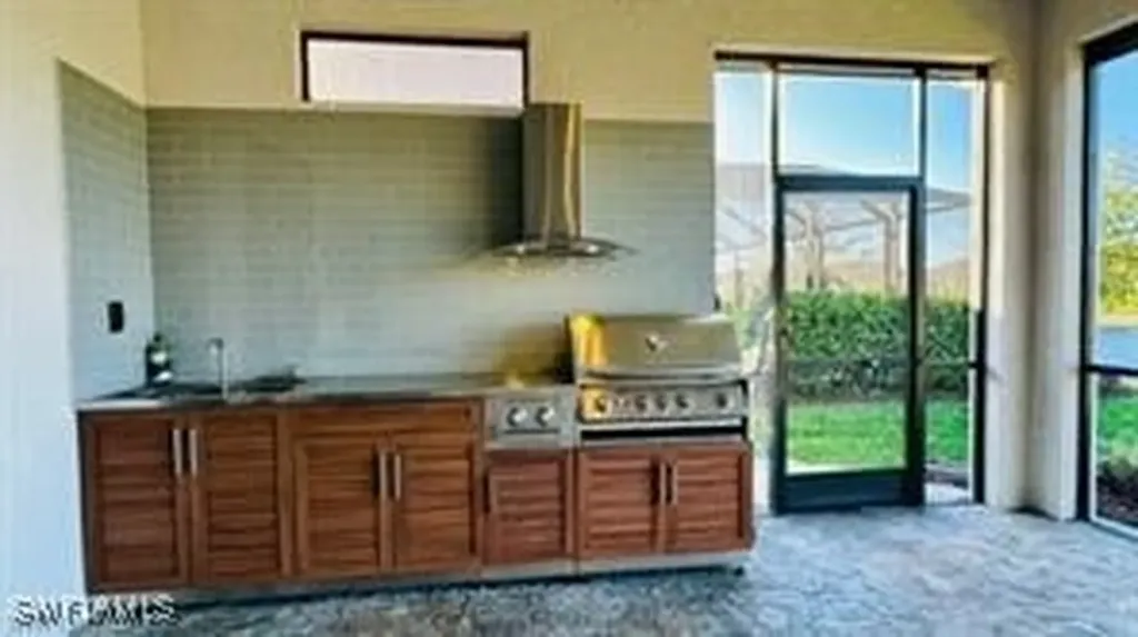 8266 Promoso Court Naples FL 34114