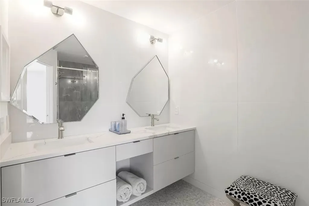 775 Hampton Circle Naples FL 34105