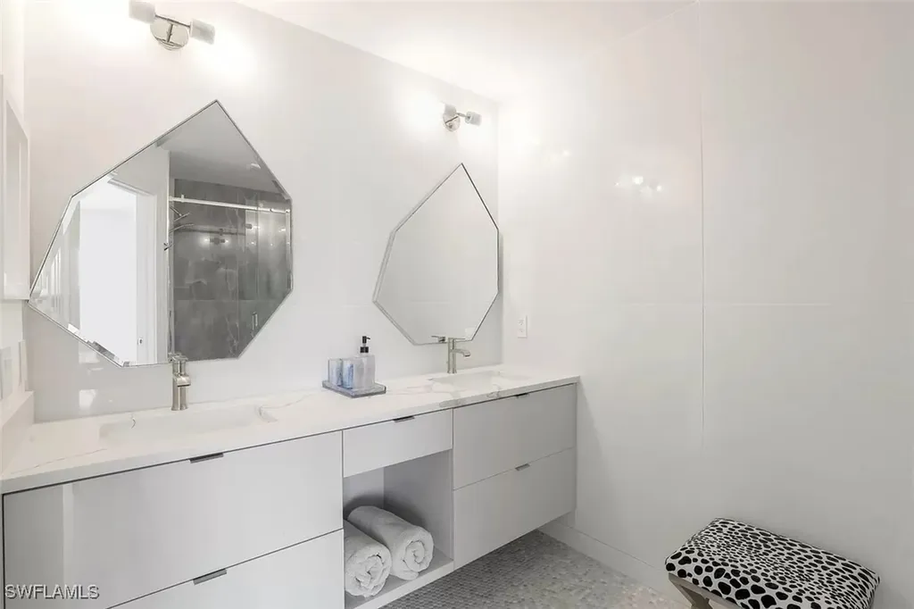 775 Hampton Circle Naples FL 34105