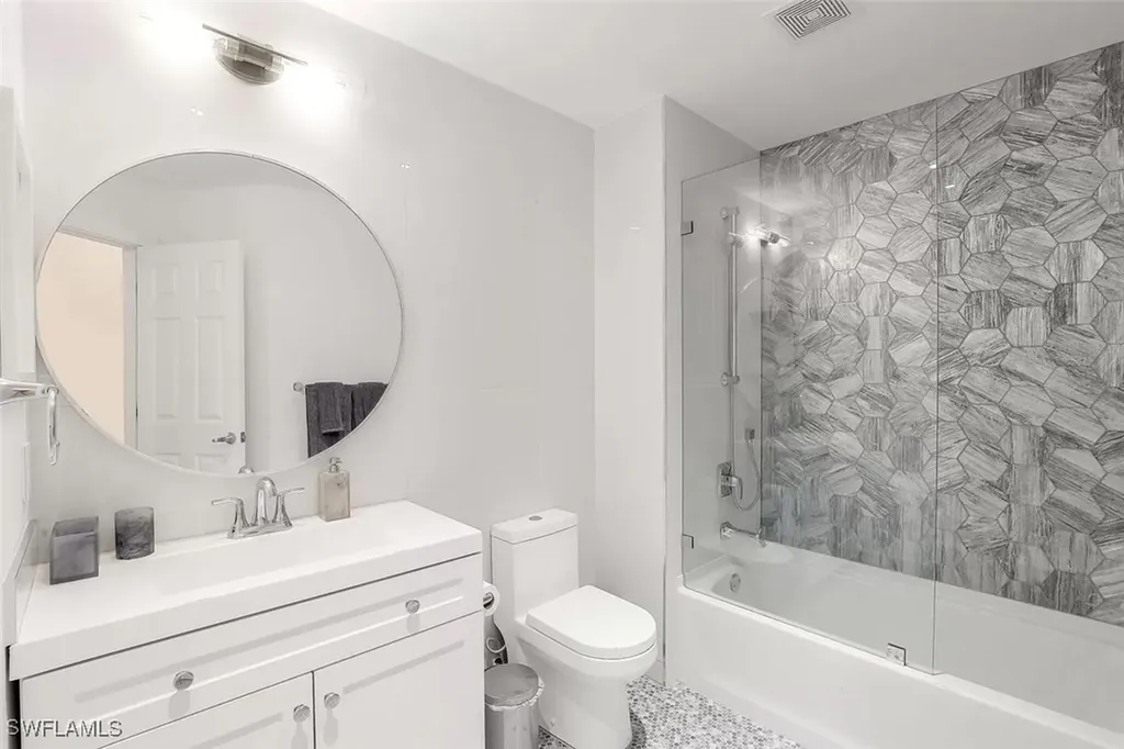 775 Hampton Circle Naples FL 34105