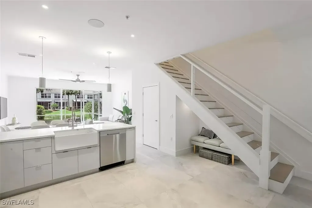 775 Hampton Circle Naples FL 34105