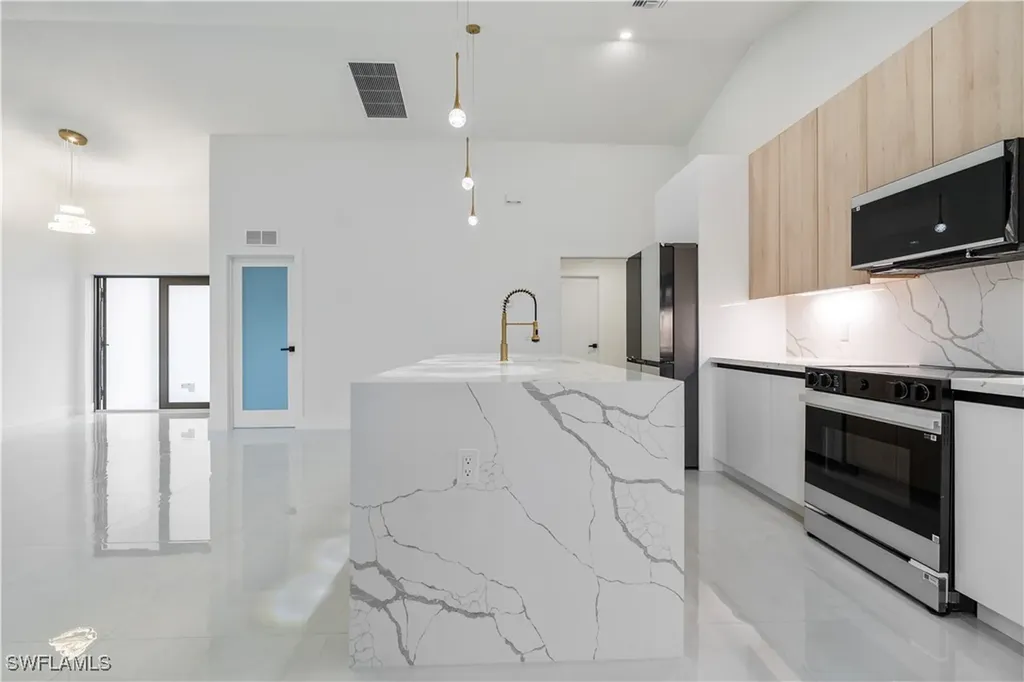 1517 NW 17th Street Cape Coral FL 33993