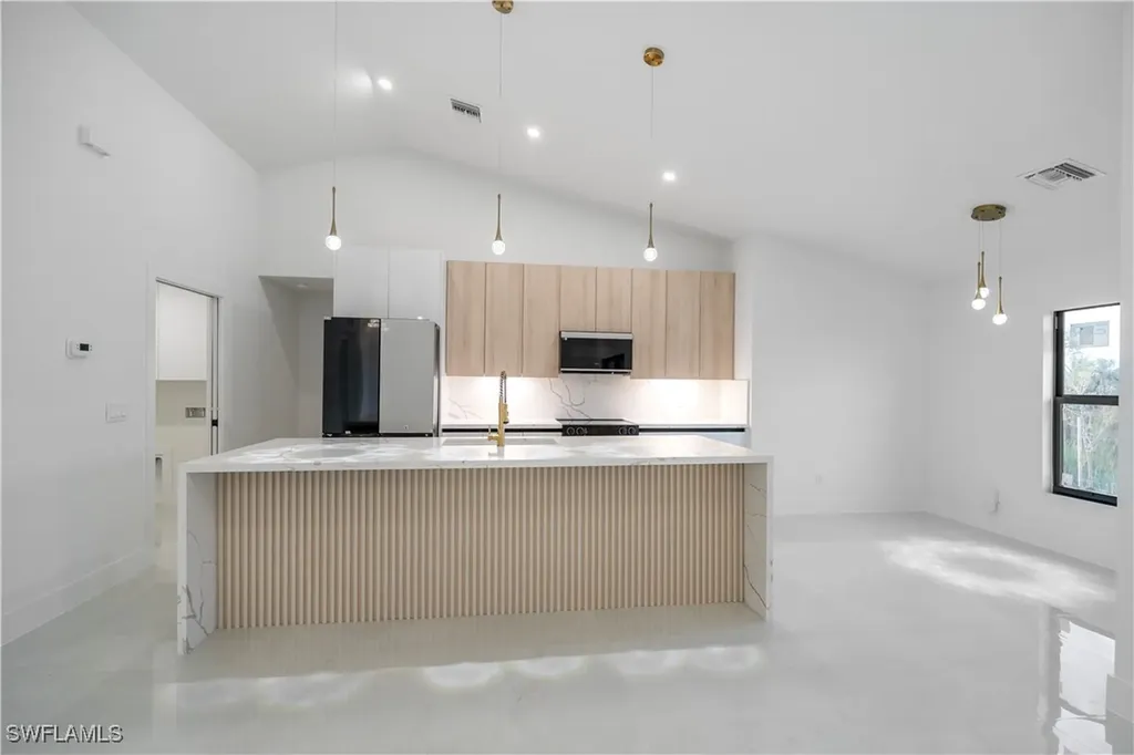 1517 NW 17th Street Cape Coral FL 33993