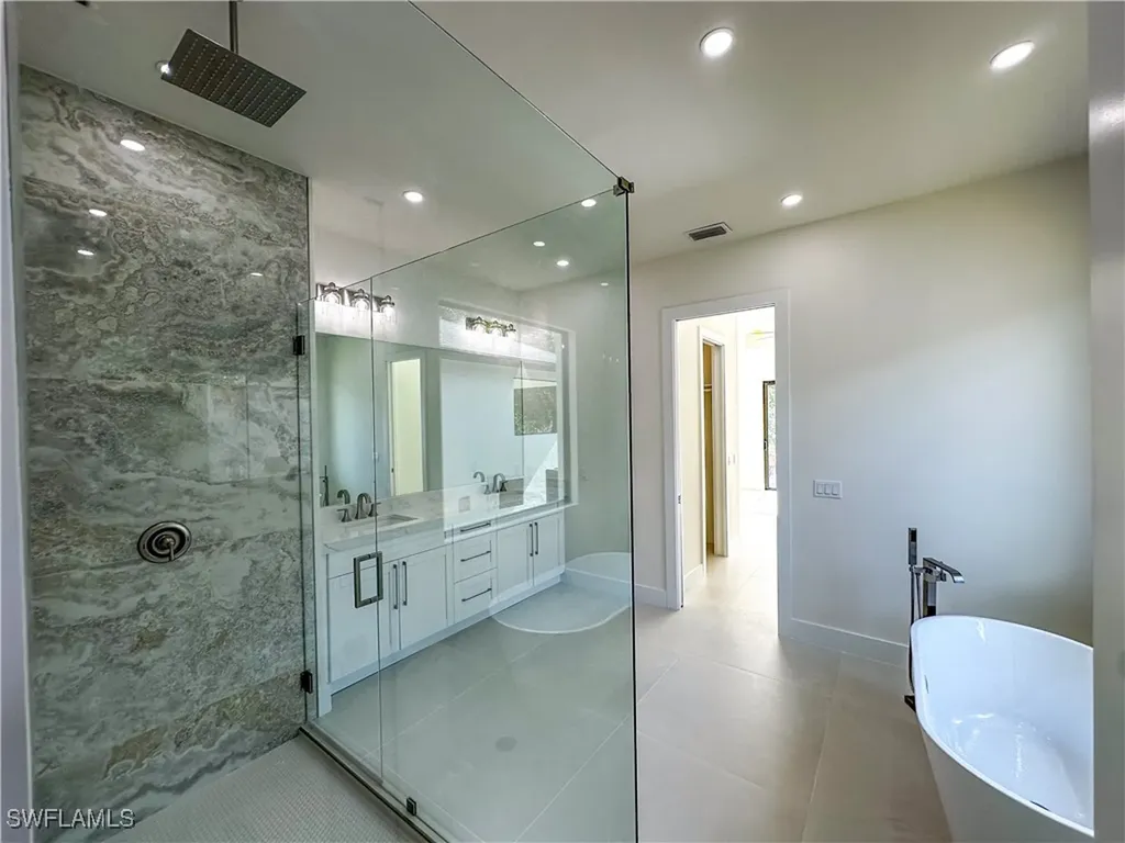 2480 Florida Avenue Naples FL 34112