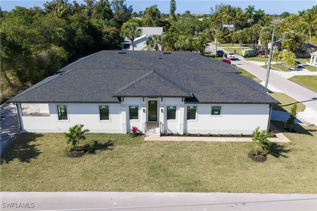 2480 Florida Avenue Naples FL 34112