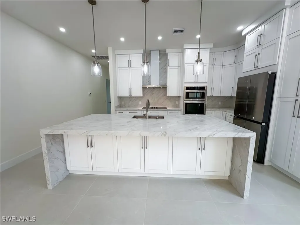 2464 Florida Avenue Naples FL 34112