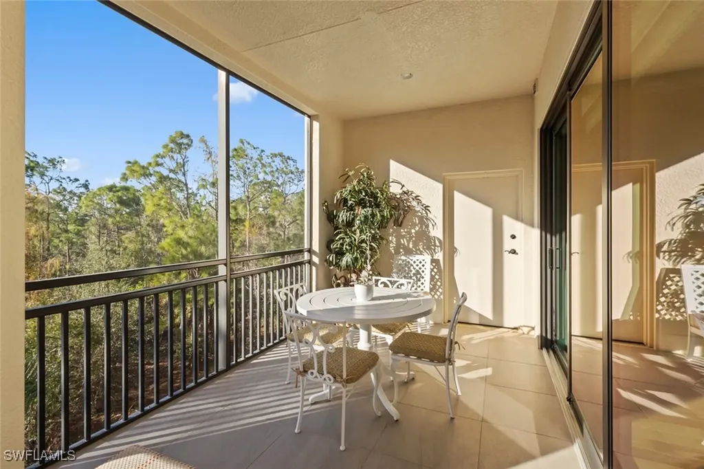 2727 Tiburon Boulevard E Naples FL 34109