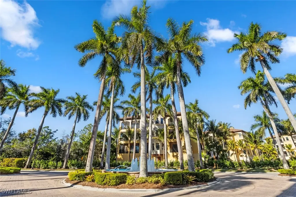 2727 Tiburon Boulevard E Naples FL 34109