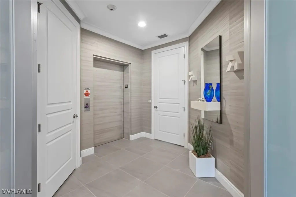 2727 Tiburon Boulevard E Naples FL 34109