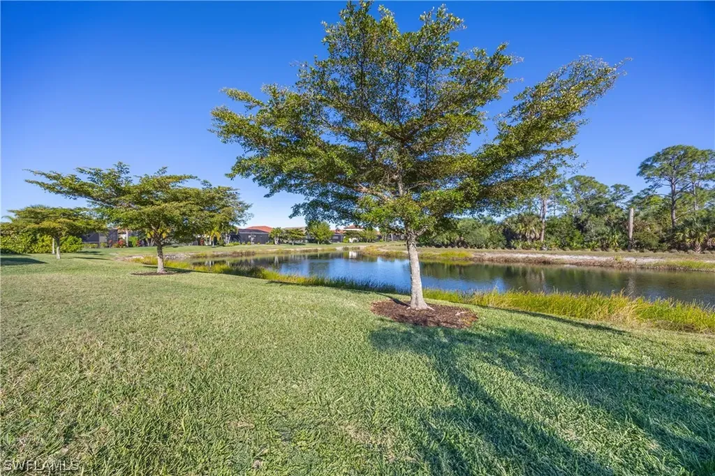 1564 Vizcaya Lane Naples FL 34113