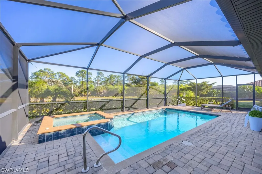 1564 Vizcaya Lane Naples FL 34113