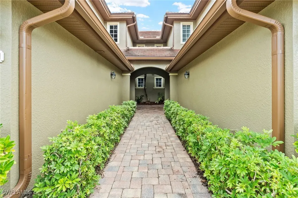 6689 Alden Woods Circle Naples FL 34113