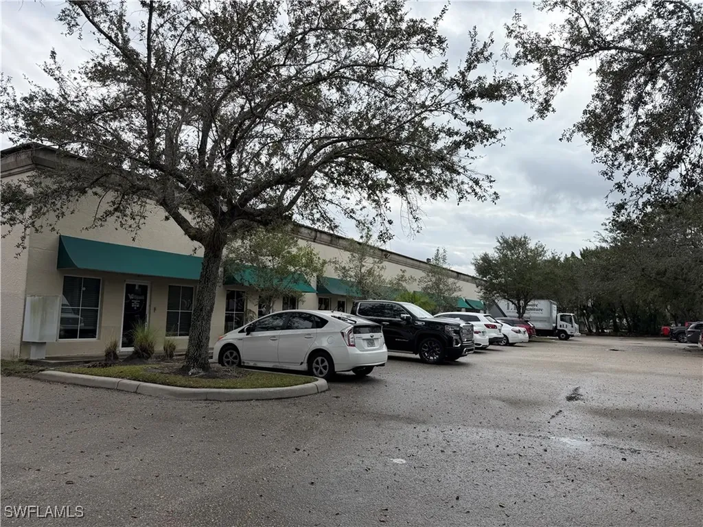 1076 Business Lane Naples FL 34110