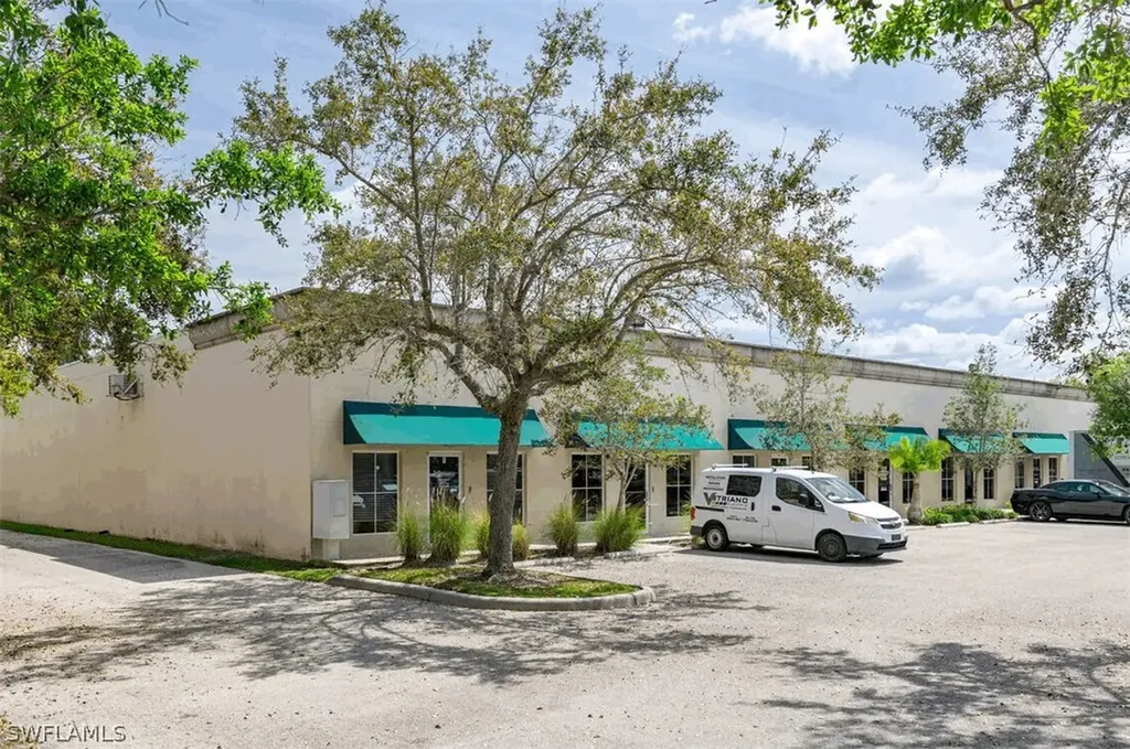 1076 Business Lane Naples FL 34110