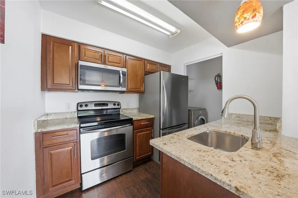 2925 Winkler Avenue Fort Myers FL 33916