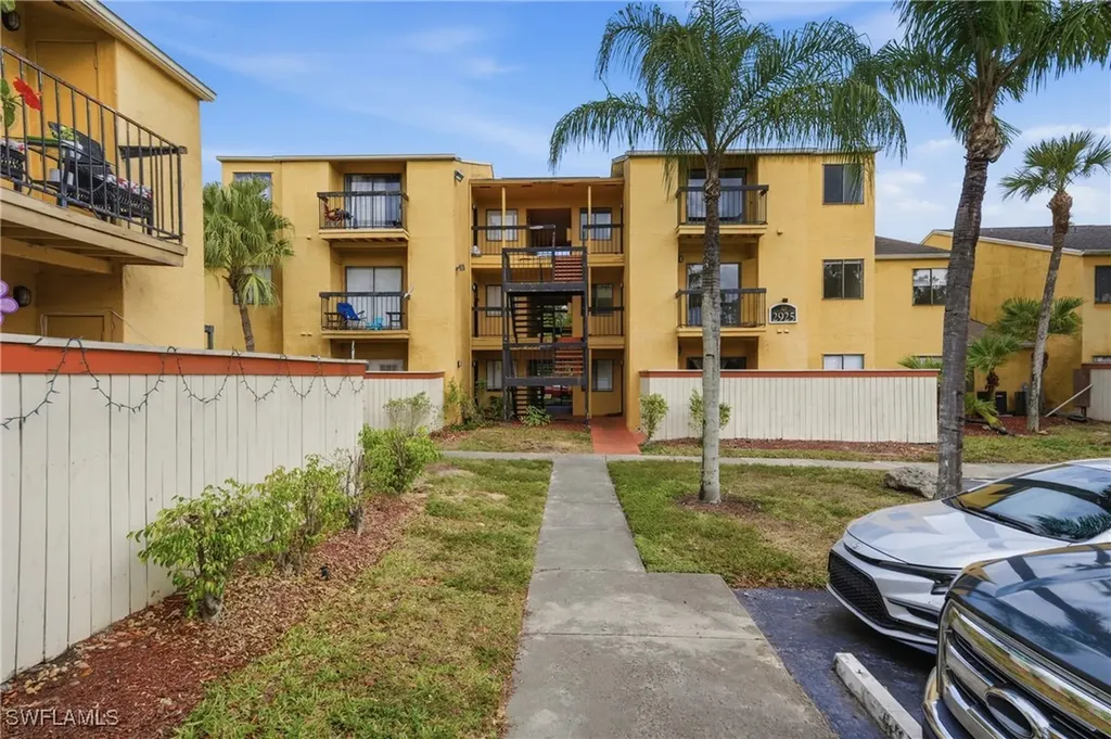 2925 Winkler Avenue Fort Myers FL 33916